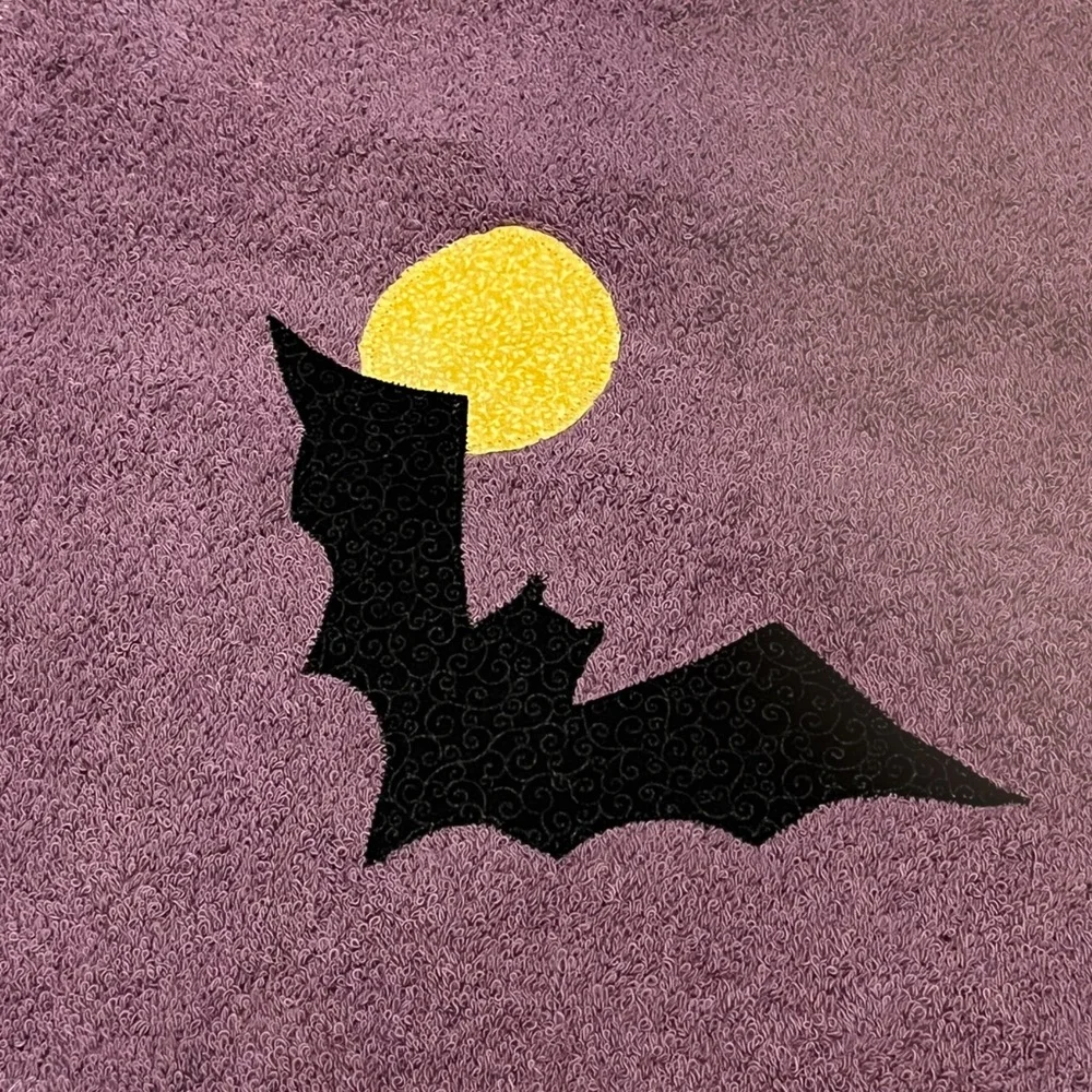 Lot/2 𝑯𝒂𝒏𝒅𝒎𝒂𝒅𝒆 Halloween Hand Towels - Picture 9 of 13